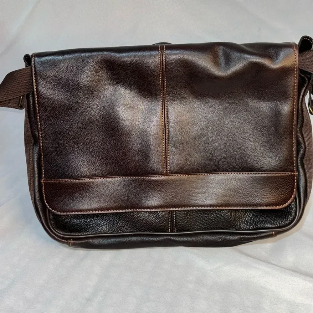 Wilson's Leather Executive Rugged Shoulder Messenger Laptop Bag Brown